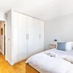 GuestReady - Vibrant&retro at République