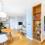 GuestReady - Vibrant&retro at République