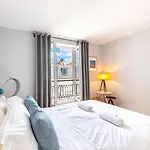 GuestReady - Vibrant&retro at République