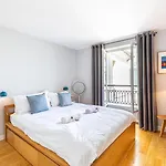 GuestReady - Vibrant&retro at République