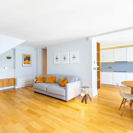 Guestready - Vibrant&retro At République Parigi